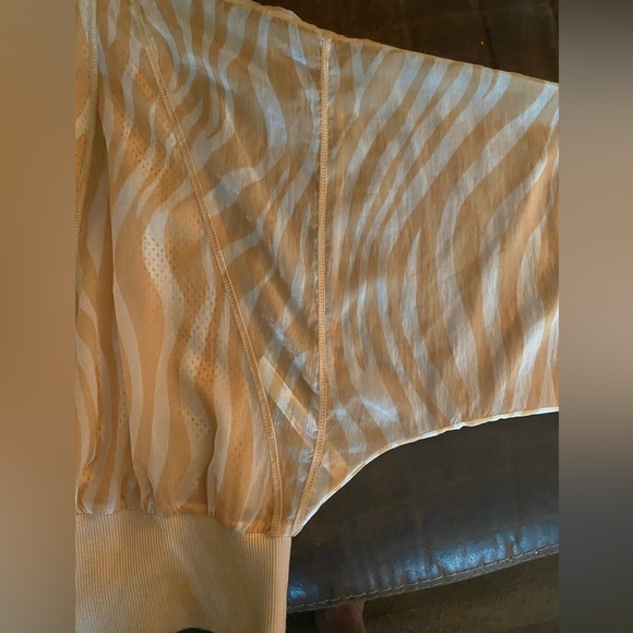 NWOT Free People Movement Tan Zebra Print Cowl neck bottom and sleeve trim - Picture 10 of 14